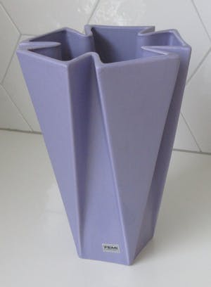 Niet of onleesbaar gesigneerd - FEMI Keramiek Losser - Lila Design Vaas kopen? Bied vanaf 10!