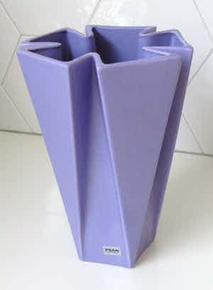 Niet of onleesbaar gesigneerd - FEMI Keramiek Losser - Lila Design Vaas verkocht voor € 10!
