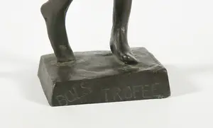 Kees Verkade - Bronzen beeld van een staande naakte vrouw kopen? Bied vanaf 1500!