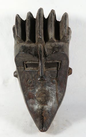 Lwalwa - Initiatiemasker met een puntkin en uitgesneden banen al haar kopen? Bied vanaf 1!