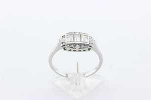Art-deco stijl plaatring gezet met 3 baquette geslepen diamanten kopen? Bied vanaf 1150!