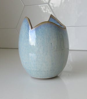 Ed Meissenberg - Opengezaagd keramisch vaasje met blauw-lila stroomglazuur kopen? Bied vanaf 30!