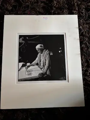 Nico Koster - Nico Koster, foto: Anton Heyboer in zijn atelier, handgesigneerd kopen? Bied vanaf 95!