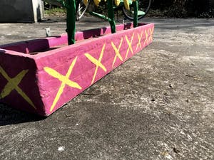 Peter Bastiaanssen - Zonnebloemen in Roze Bak - Hout kopen? Bied vanaf 1!