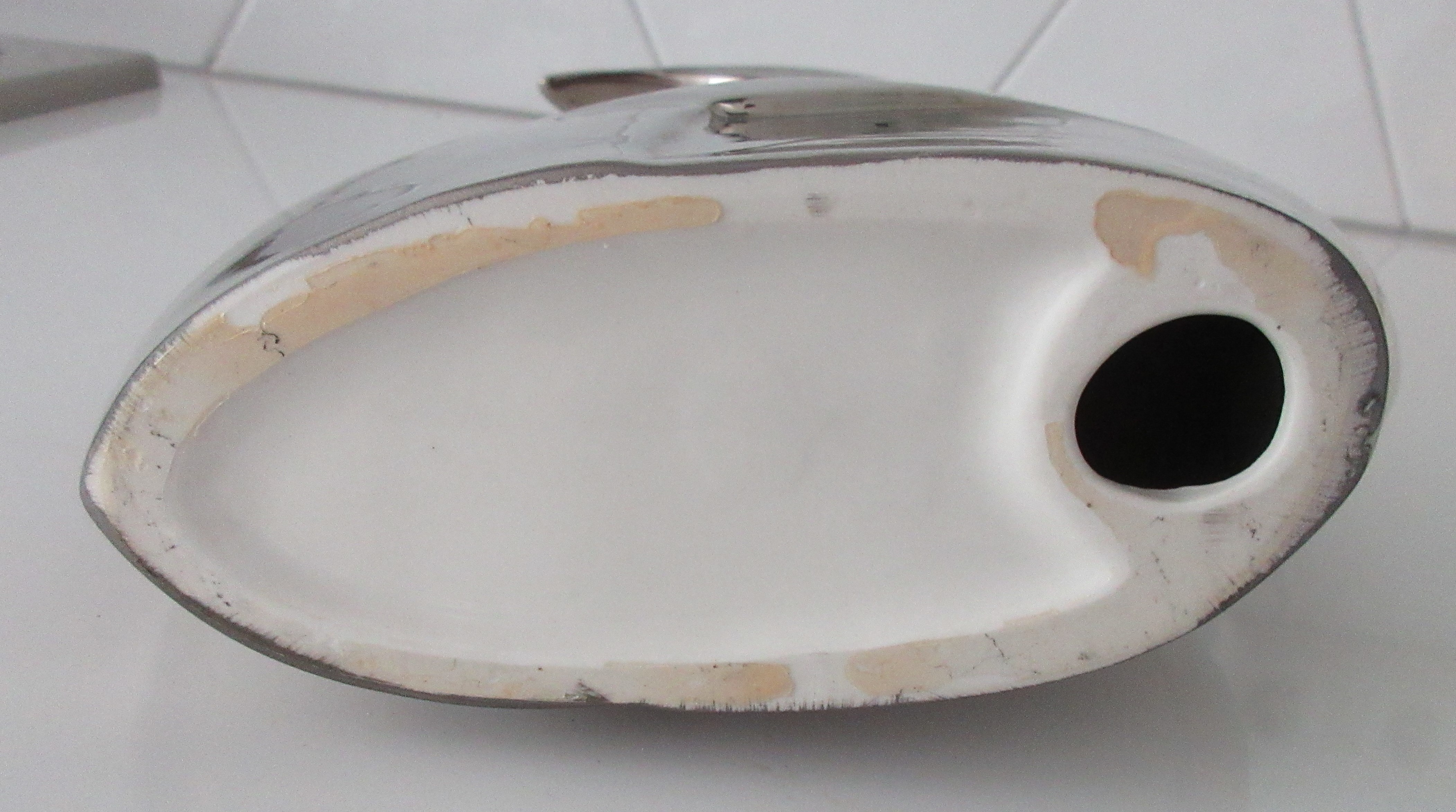 Niet of onleesbaar gesigneerd - Gestileerde platina porseleinen plastiek van een vogel kopen? Bied vanaf 1!