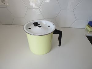 Niet of onleesbaar gesigneerd - Vintage emaille melkkoker kopen? Bied vanaf 1!