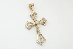 30- Opvallende, mooi opengewerkte 14Krt geel gouden kruis hanger kopen? Bied vanaf 110!