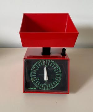 Niet of onleesbaar gesigneerd - Rode Space Age Keukenweegschaal van EKS kopen? Bied vanaf 1!