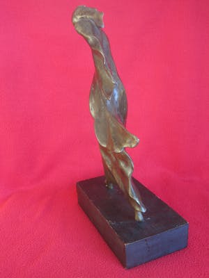 Brons (Onbekend) - Vrouw, gejaagd door de wind. kopen? Bied vanaf 120!