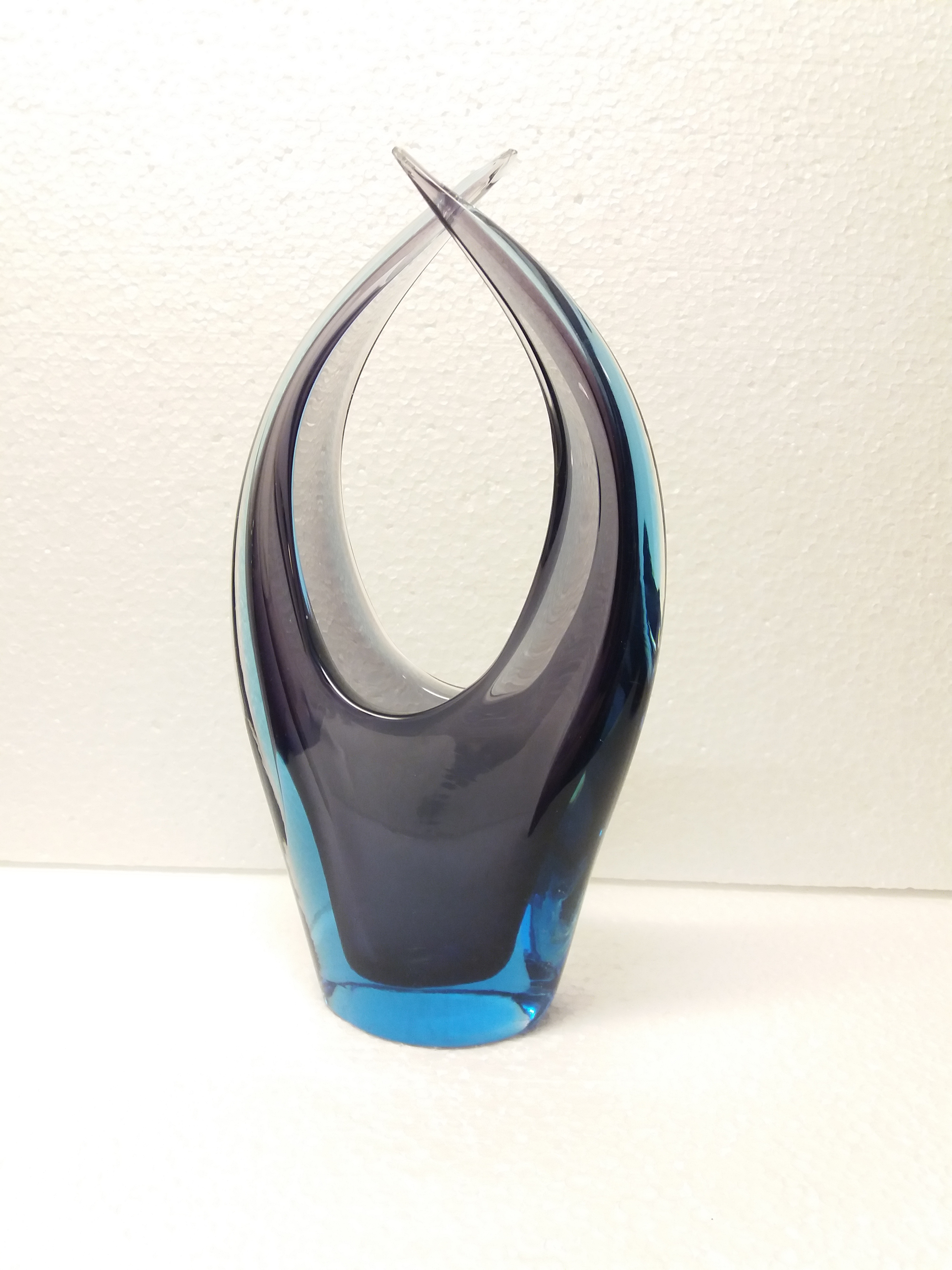 Niet of onleesbaar gesigneerd - Vintage blauwe glazen vaas Murano kopen? Bied vanaf 1!