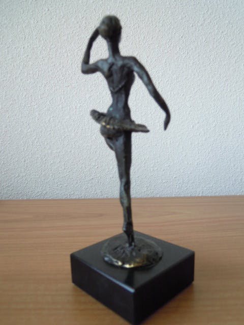 Corry Ammerlaan - Gesigneerd bronzen beeldje " BALLERINA " kopen? Bied vanaf 35!