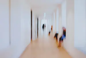 Gisella Klein - Foto, At the museum VIII - Ingelijst kopen? Bied vanaf 50!