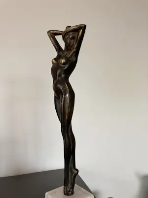 Guido Mariani - Vrouw staand op haar tenen kopen? Bied vanaf 140!