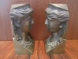 Brons (Onbekend) - Bronzen Kariatiden. kopen? Bied vanaf 60!