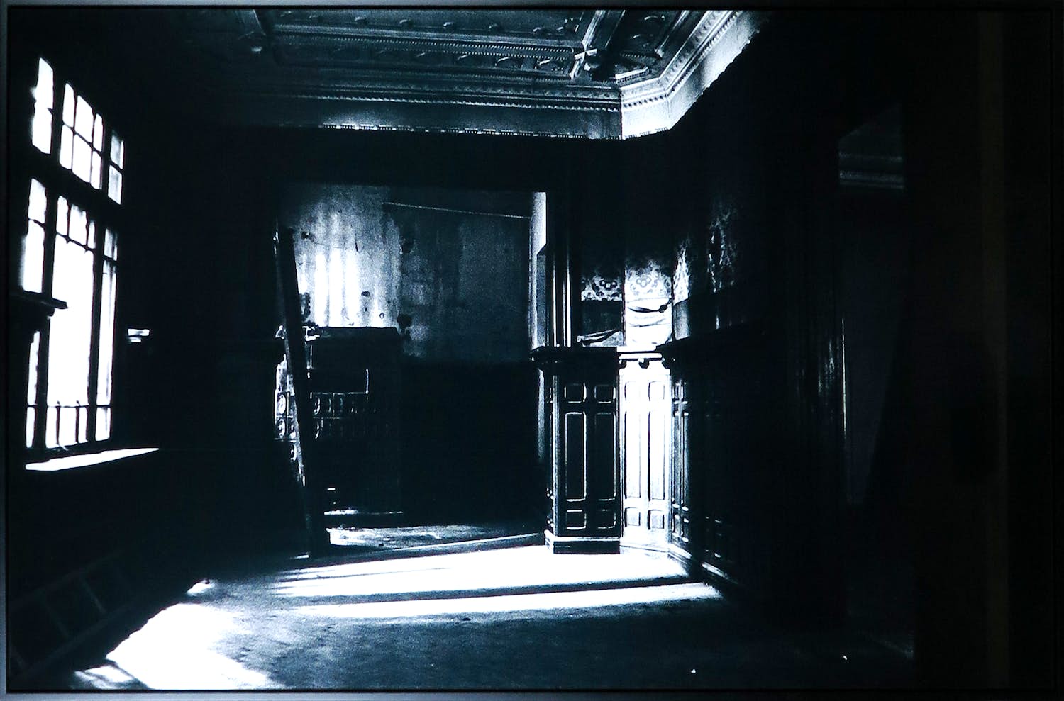 Andrei Petrescu - C-print op alubond, Still there - Ingelijst (Groot) verkocht voor € 1!