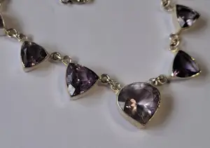 zilveren colier met 9 gefactureerd Amethist. ruwe natuurlijke amethist. kopen? Bied vanaf 75!