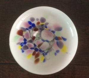 H.J. Richartz - TWEE KLEURRIJKE GLAZEN SCHALEN kopen? Bied vanaf 32!