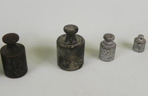 Curiosa - 2 blokken met serie gewichten en 7 losse gewichten kopen? Bied vanaf 1!