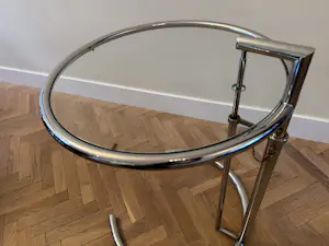 Eileen Gray - Toegeschreven verstelbare bijzettafel E 1027 kopen? Bied vanaf 175!