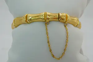 84- Surinaamse 18 krt geel-gouden zg. "Bamboe" armband - glad/ruw model kopen? Bied vanaf 470!