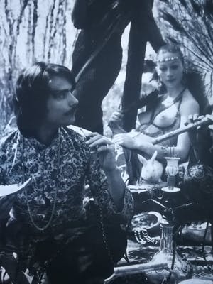 Niet of onleesbaar gesigneerd - Hippies. Sixties. Naakt. kopen? Bied vanaf 1!