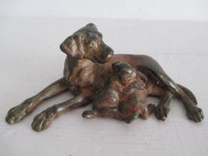 Pierre Chenet - Bronzen beeld van 3 liggende honden kopen? Bied vanaf 60!