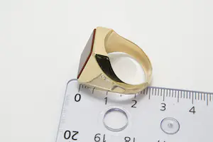 09 - Vintage seventies 14 Krt gouden zegel ring met grote lichtbruine steen kopen? Bied vanaf 280!
