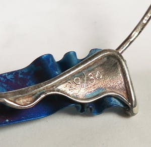 Huub Mikx - Zilveren spang-collier met wisselplaatjes kopen? Bied vanaf 1!