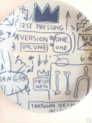 Jean-Michel Basquiat - klein keramisch bord door UNIQLO kopen? Bied vanaf 75!