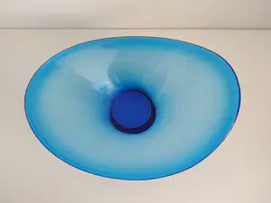 Per Lutken - (1916-1998), asymmetrische glazen schaal, prachtige blauwe kleur kopen? Bied vanaf 59!