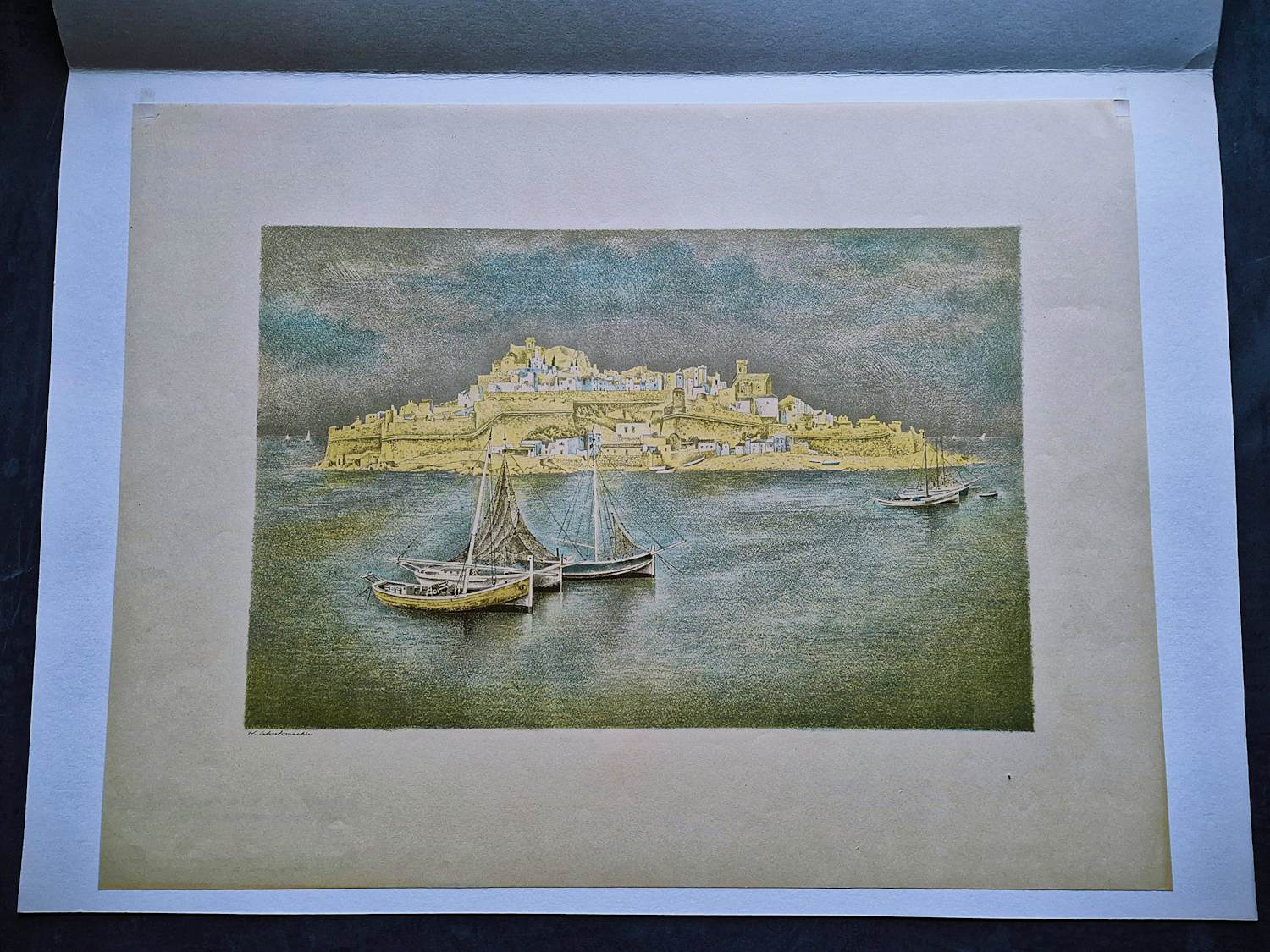 Wim Schuhmacher - In 1947 gemaakte grote kleuren-litho "Peñiscola Spanje" potloodgesigneerd kopen? Bied vanaf 41!