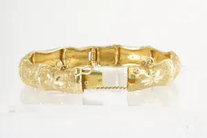 05NV - Grote en zware 18 krt geel-gouden zg. "Bamboe" armband met bloemmotief kopen? Bied vanaf 2120!