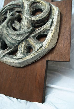 Klaas Pijlman - Chamotte / Aardewerk op paneel , Duif & Pax Christi - ca. 1970 kopen? Bied vanaf 25!