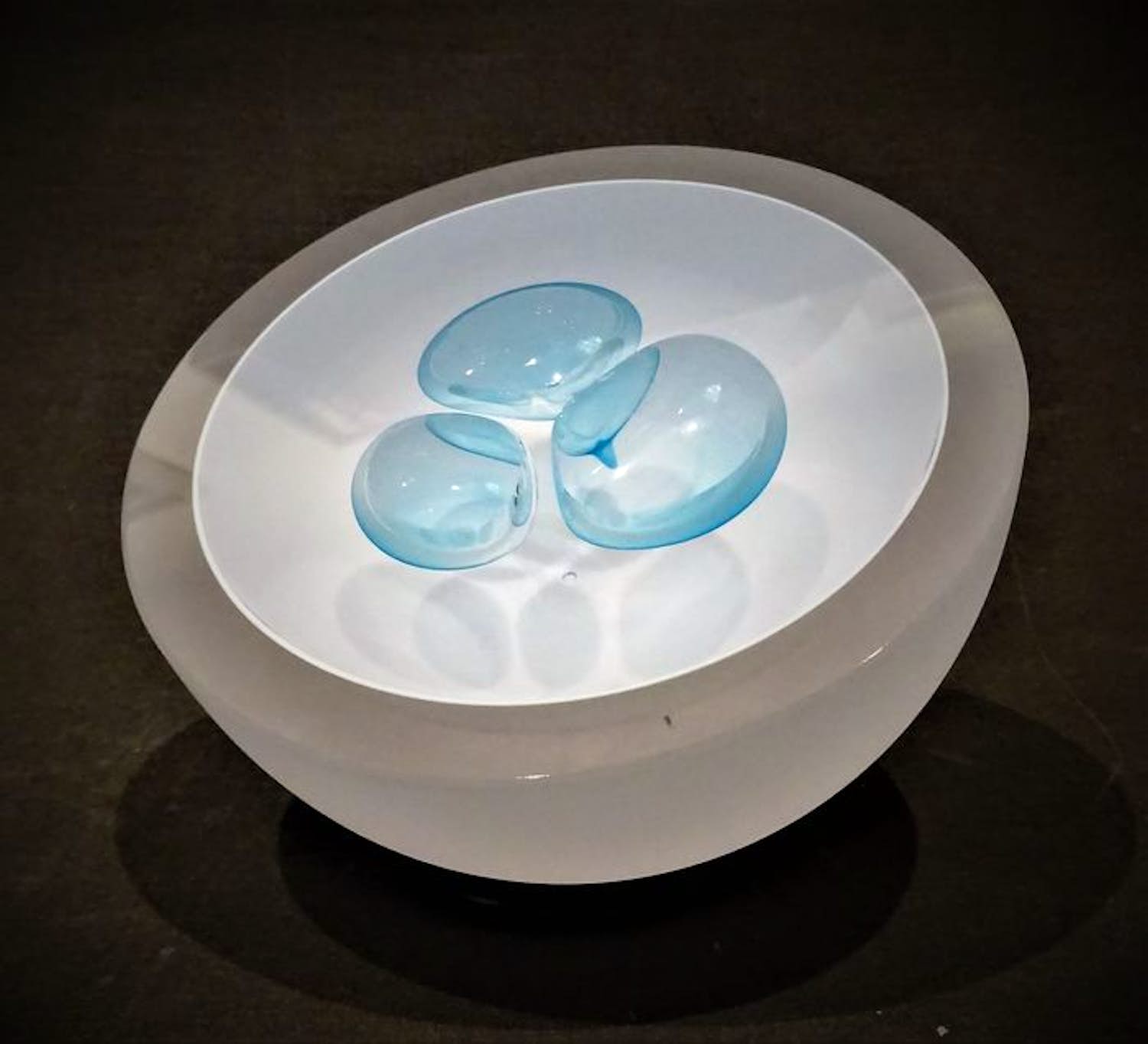 Novy Bor - Gert Bullée glaskunstbeurs jaarobject getiteld Solid verkocht voor € 125!