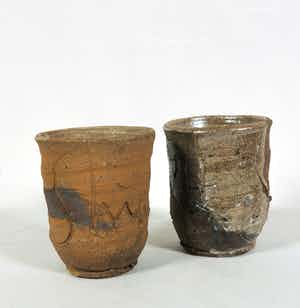 Ad Arma - Lot van twee raku gestookte bekers verkocht voor € 1!
