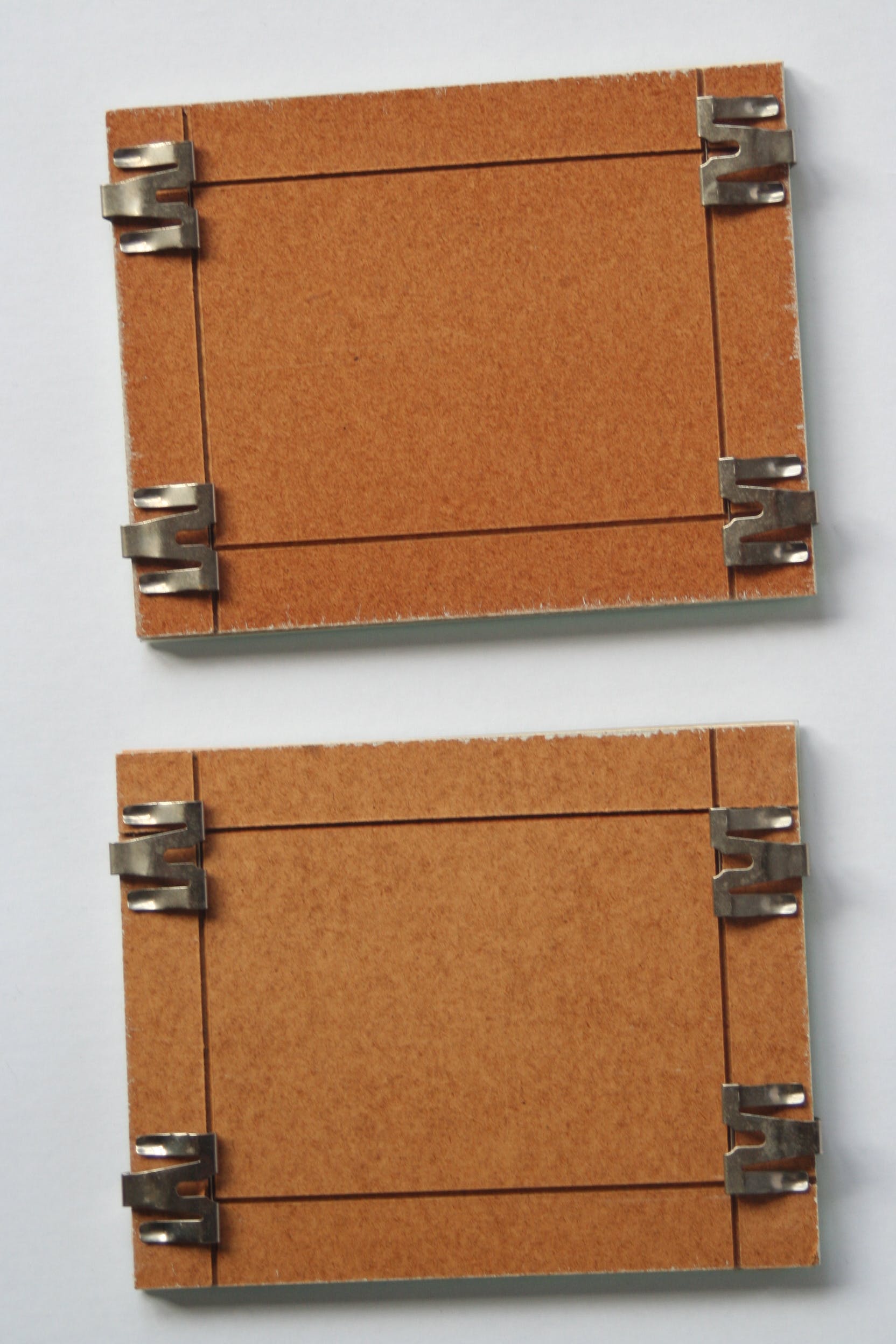 Niet of onleesbaar gesigneerd - vogeltje - 1981 - gesigneerd - 2 stuks kopen? Bied vanaf 1!