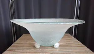 Niet of onleesbaar gesigneerd - Diepe tincraquelé schaal op pootjes kopen? Bied vanaf 1!