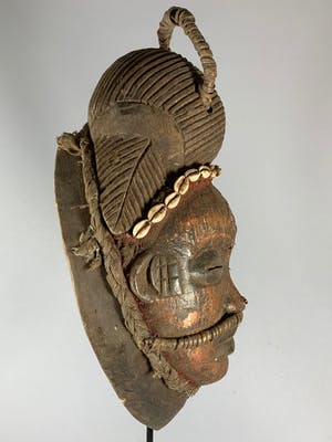 Punu - Tribal used Old African female Bronze mask from the Punu with Cap - Gabon. kopen? Bied vanaf 75!