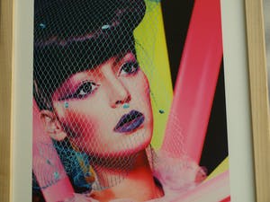 Alek Bruessing - Foto , Portret , Model – ingelijst kopen? Bied vanaf 1!