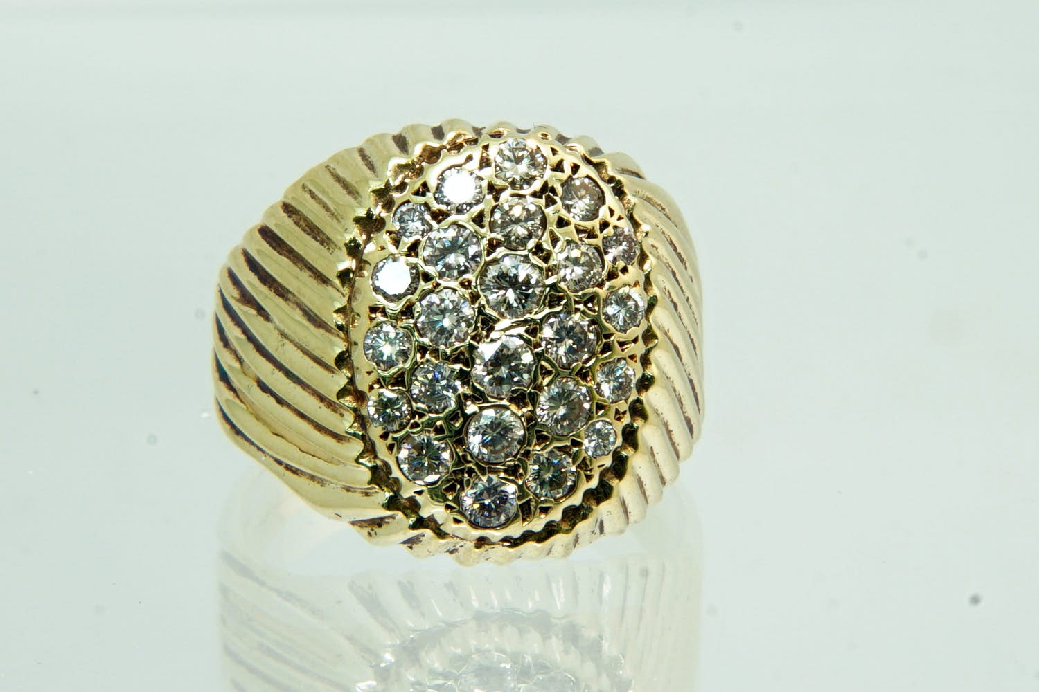 70 - Vintage 14krt geel-gouden pavé ring met 24 briljant gesl. (1.20ct) diamant kopen? Bied vanaf 470!