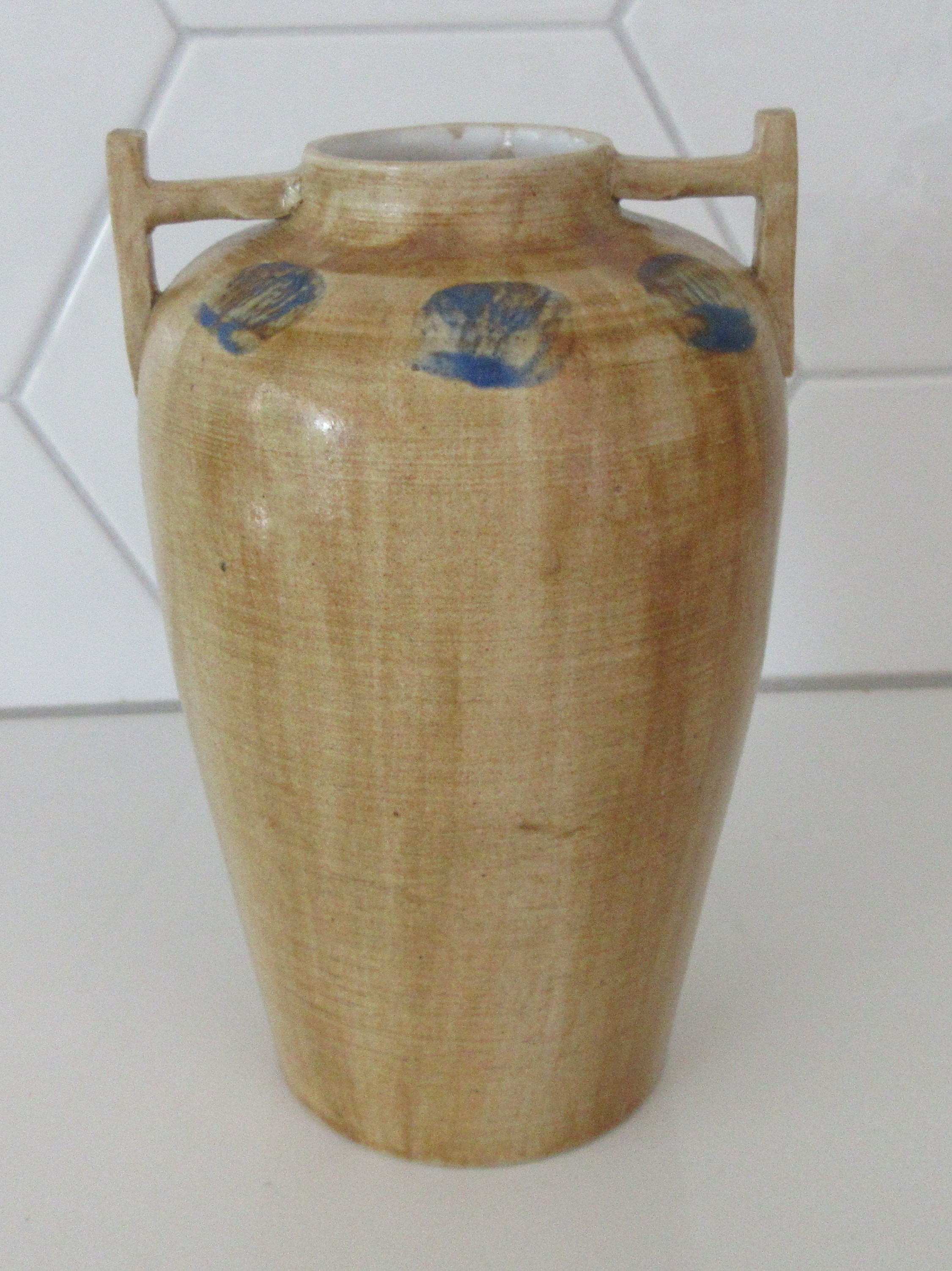 Niet of onleesbaar gesigneerd - Studio keramische amfoor vaas verkocht voor € 1!