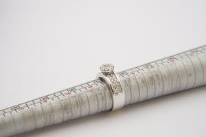 2517- Opvallende diamanten Fantasiering- 18karaats witgoud - ca 1.15 ct briljant kopen? Bied vanaf 610!