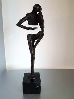 Klaas van den Berg - 1941 - 2018 Brons beeld "Leren is leven" verkocht voor € 155!