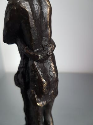 Astrid Veldhuyzen-Koppen - Beeld " Beschutting" kopen? Bied vanaf 35!