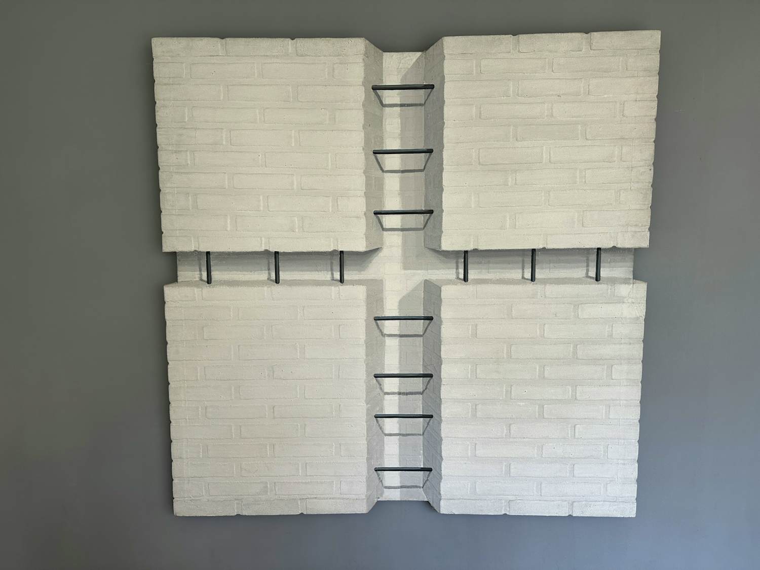 Jo Manders - Witte muur kopen? Bied vanaf 2000!