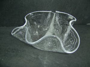 Kosta Boda - Ulrica Hydman Vallien - Glazen schaal "Open Minds" kopen? Bied vanaf 45!