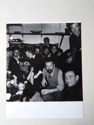 Corneille - Henny Riemens foto Corneille en tijdgenoten Rue Santeuil Parijs. kopen? Bied vanaf 35!
