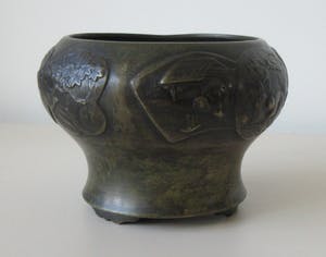 Niet of onleesbaar gesigneerd - Japanse 19e eeuwse Bronzen pot of kom op voeten- Meiji Periode kopen? Bied vanaf 10!