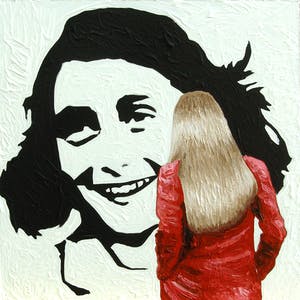Gerard Boersma - Anne Frank (Vrouw kijkend naar portret van Anne Frank) kopen? Bied vanaf 75!
