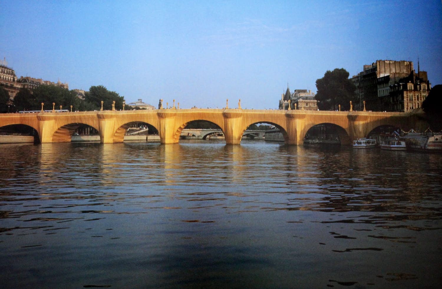 Christo - Ongesigneerde foto litho: The Pont Neuf - 1976 verkocht voor € 25!